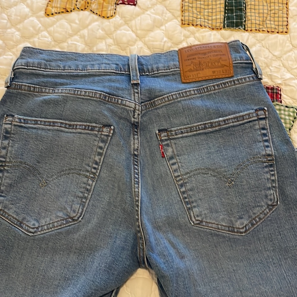 Levi Strauss & Co. Lot 512 👖…